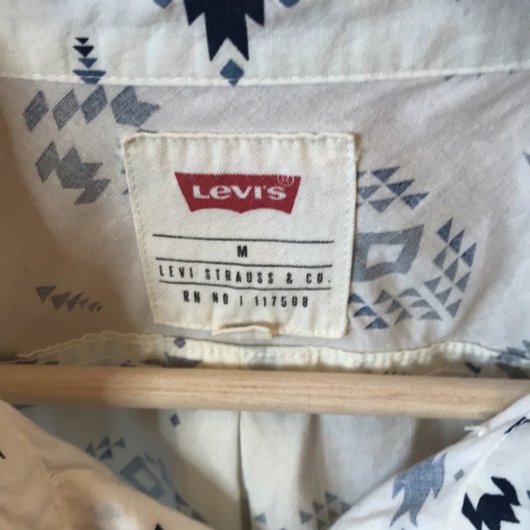 Levi's Aztec Print Button Up Size Medium - Picture 2 of 6